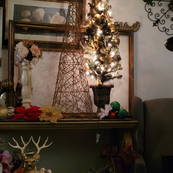 one rattan custom decor Christmas Tree - Picture 3 of 4